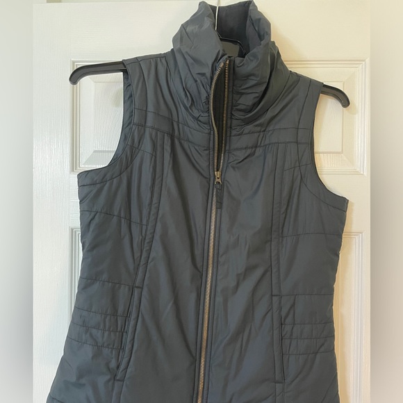 Columbia women’s fitted vest size M. - Picture 2 of 4